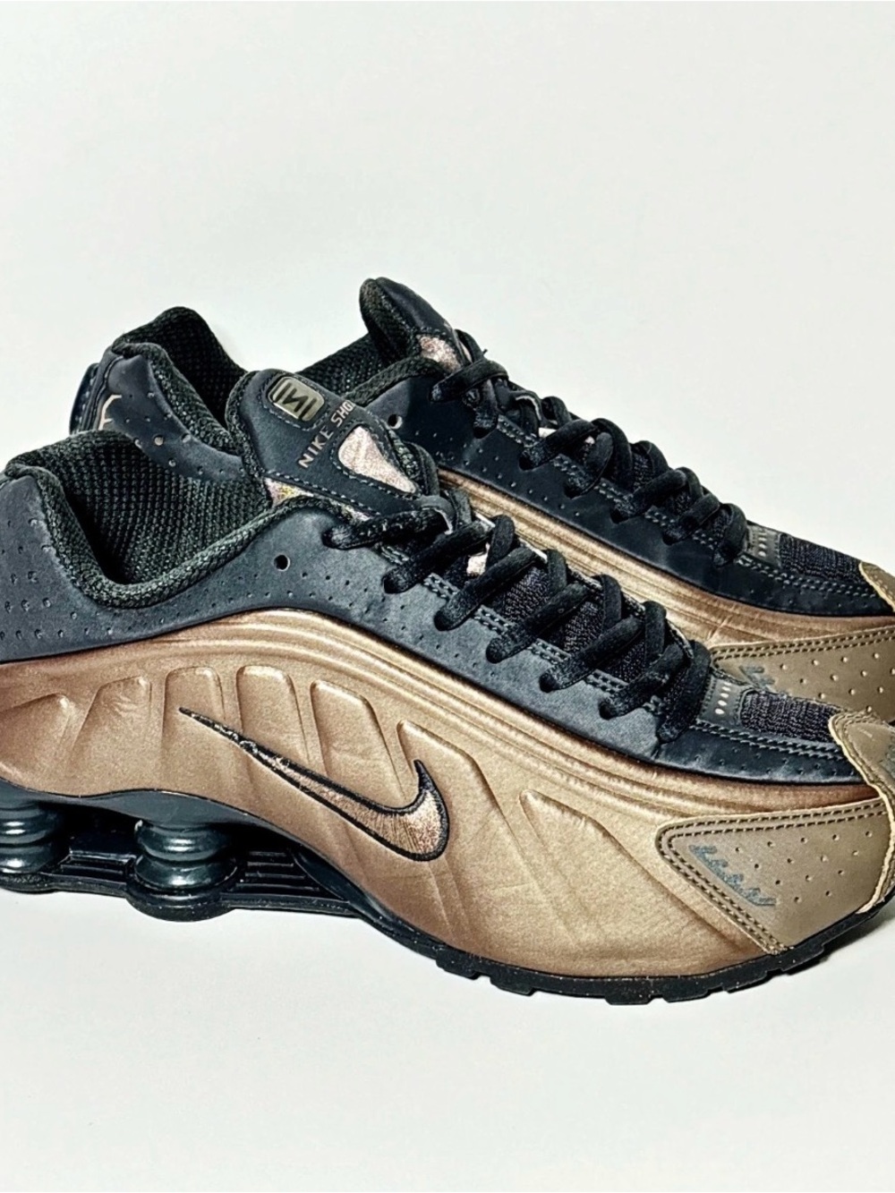Nike Shox R4 Women's size 7 Ironstone Off Noir Running Sneakers Shoes AR3565-007